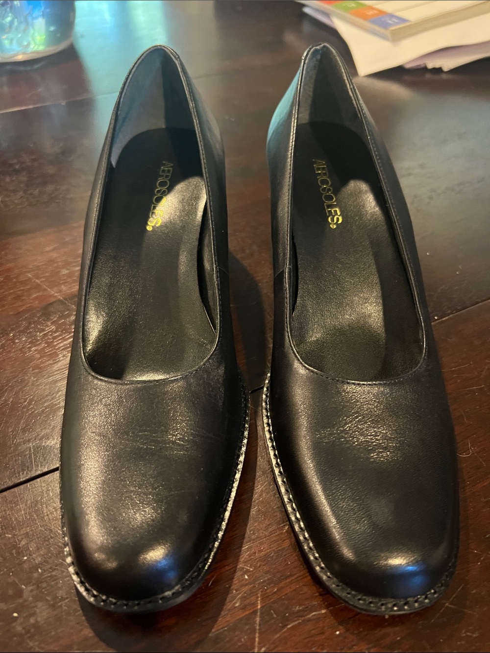 AEROSOLES Black Leather Rounded Toe Pump